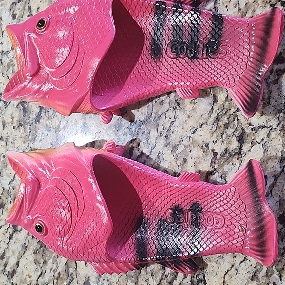 Fishy slippers - Picture 2 of 4